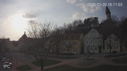 Náměstí, Hrad a Trůba