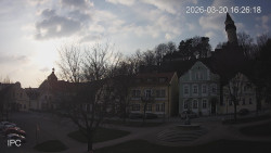 Náměstí, Hrad a Trůba