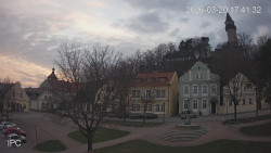 Náměstí, Hrad a Trůba