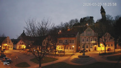 Náměstí, Hrad a Trůba