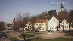 Náměstí, Hrad a Trůba