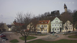 Náměstí, Hrad a Trůba