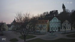 Náměstí, Hrad a Trůba