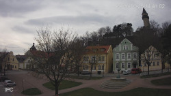 Náměstí, Hrad a Trůba