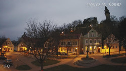 Náměstí, Hrad a Trůba