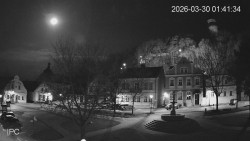 Náměstí, Hrad a Trůba