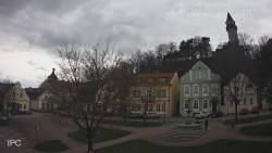 Náměstí, Hrad a Trůba