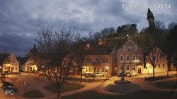 Náměstí, Hrad a Trůba