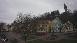 Náměstí, Hrad a Trůba