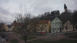 Náměstí, Hrad a Trůba