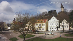 Náměstí, Hrad a Trůba