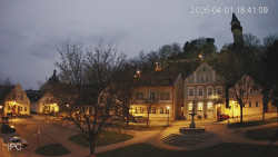 Náměstí, Hrad a Trůba