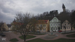 Náměstí, Hrad a Trůba