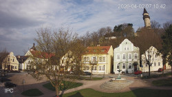 Náměstí, Hrad a Trůba