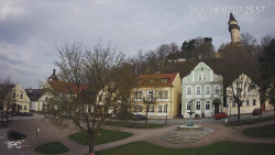 Náměstí, Hrad a Trůba