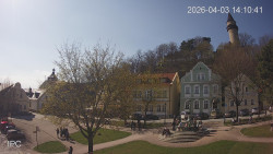 Náměstí, Hrad a Trůba