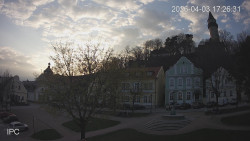 Náměstí, Hrad a Trůba