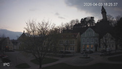 Náměstí, Hrad a Trůba