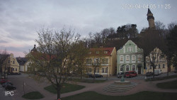 Náměstí, Hrad a Trůba