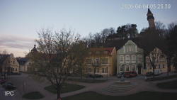 Náměstí, Hrad a Trůba