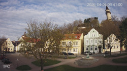 Náměstí, Hrad a Trůba