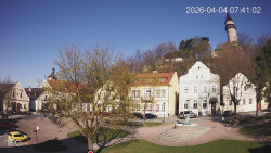 Náměstí, Hrad a Trůba