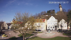 Náměstí, Hrad a Trůba