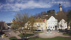 Náměstí, Hrad a Trůba