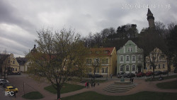 Náměstí, Hrad a Trůba