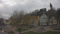 Náměstí, Hrad a Trůba