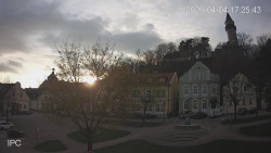 Náměstí, Hrad a Trůba