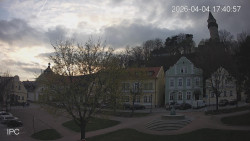 Náměstí, Hrad a Trůba