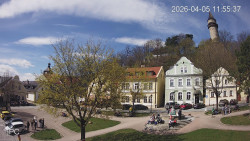 Náměstí, Hrad a Trůba