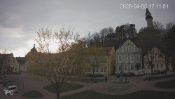 Náměstí, Hrad a Trůba