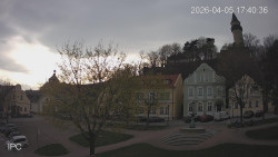 Náměstí, Hrad a Trůba