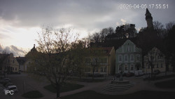 Náměstí, Hrad a Trůba