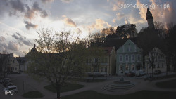 Náměstí, Hrad a Trůba