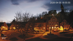 Náměstí, Hrad a Trůba