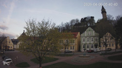 Náměstí, Hrad a Trůba