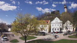 Náměstí, Hrad a Trůba