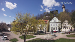 Náměstí, Hrad a Trůba