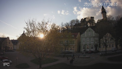 Náměstí, Hrad a Trůba