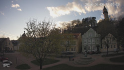 Náměstí, Hrad a Trůba