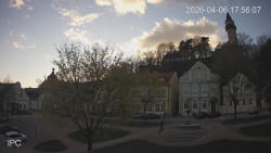 Náměstí, Hrad a Trůba