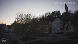 Náměstí, Hrad a Trůba