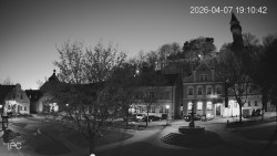 Náměstí, Hrad a Trůba