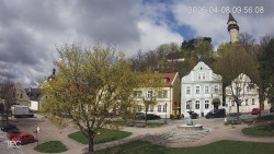 Náměstí, Hrad a Trůba