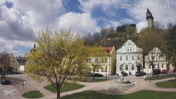 Náměstí, Hrad a Trůba