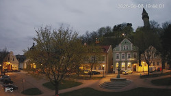 Náměstí, Hrad a Trůba