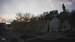 Náměstí, Hrad a Trůba